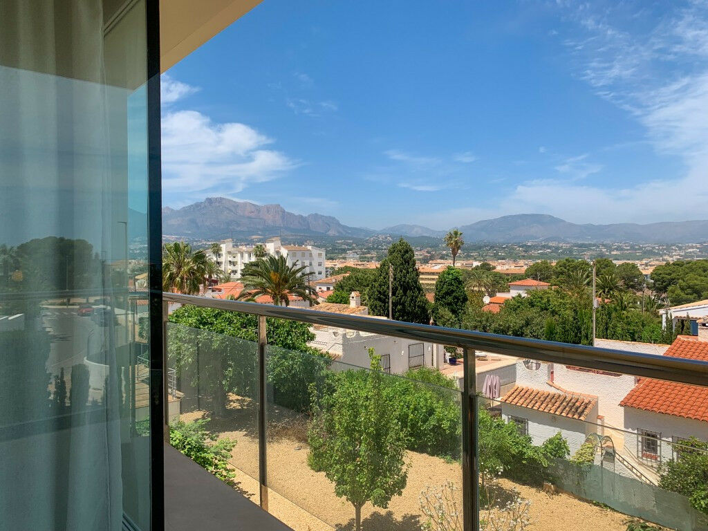 Detached Villa Albir Alicante - image 5