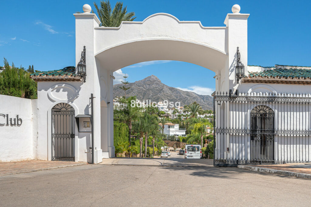 Detached Villa Nueva Andalucía Málaga - image 56
