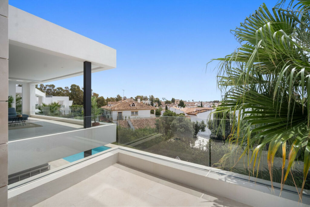 Detached Villa El Paraiso Málaga - image 56