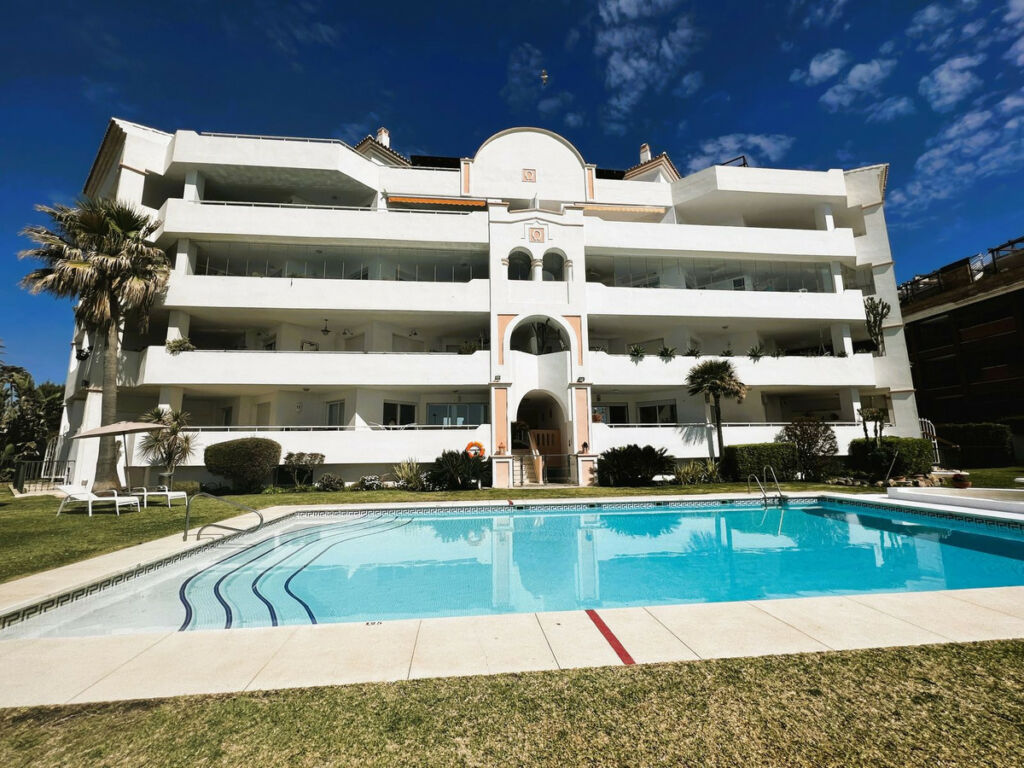 Middle Floor Apartment Puerto Banús Málaga - image 57