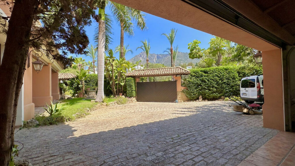 Detached Villa The Golden Mile Málaga - image 58