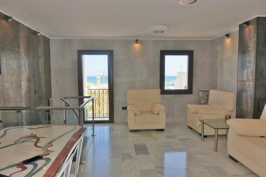 Middle Floor Apartment Puerto Banús Málaga - image 6