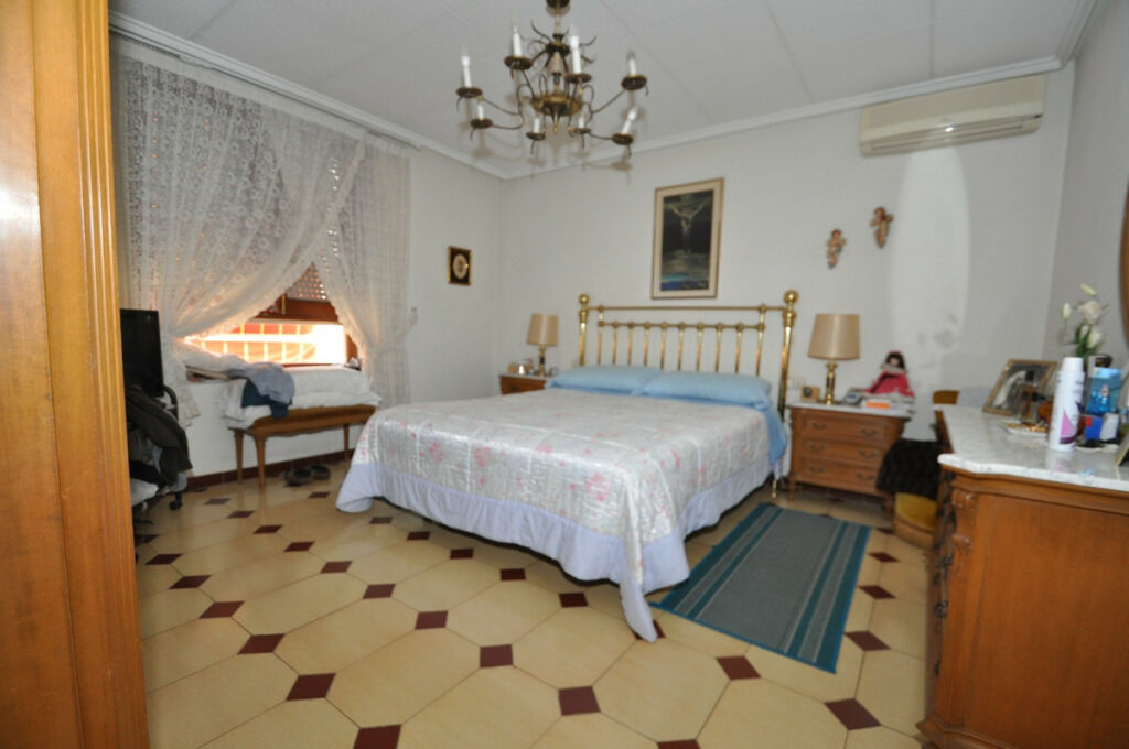 Townhouse Petrer Alicante - image 6