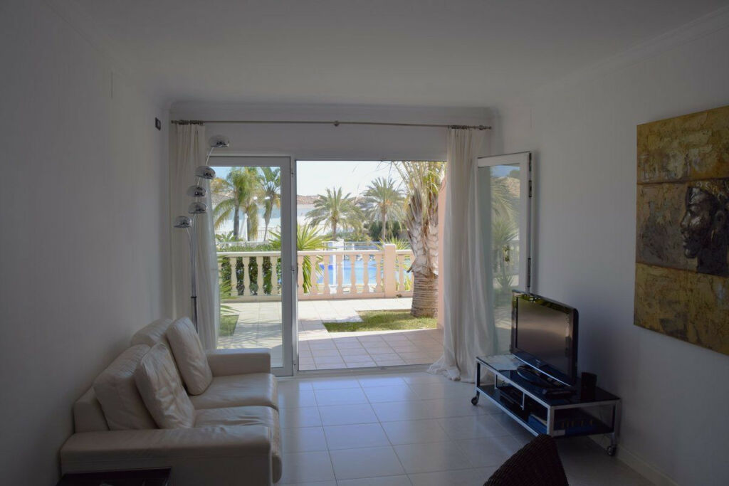 Middle Floor Apartment La Fustera Alicante - image 6