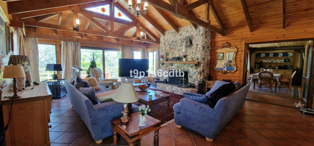 Detached Villa Monda Málaga - image 6