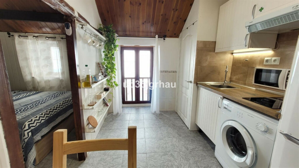 Middle Floor Studio Estepona Málaga - image 3