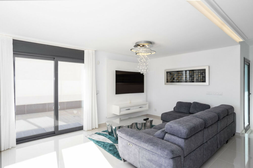 Detached Villa San Miguel de Salinas Alicante - image 6