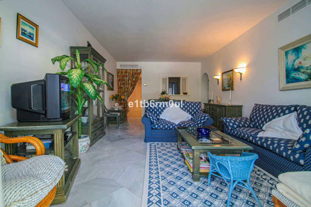 Ground Floor Apartment The Golden Mile Málaga - image 6