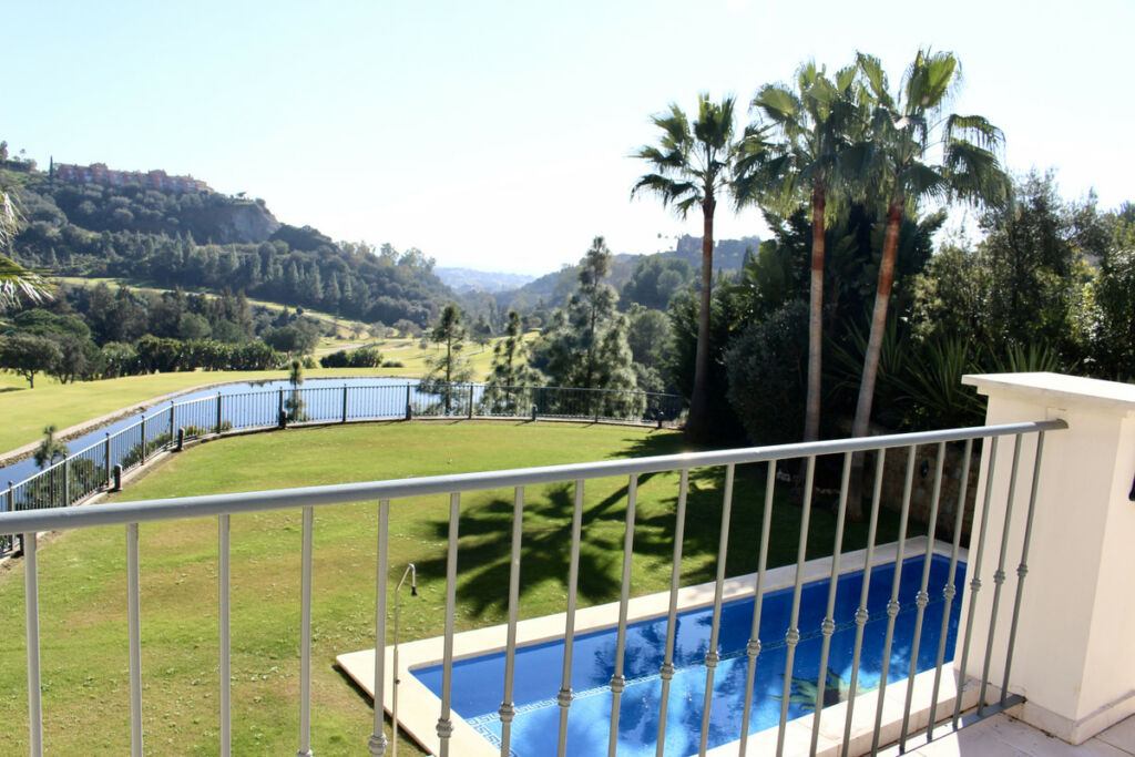 Detached Villa Los Arqueros Málaga - image 6