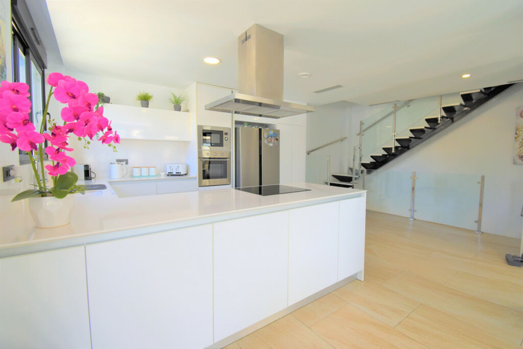 Detached Villa Villamartin Alicante - image 6