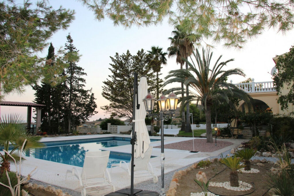 Detached Villa Benajarafe Málaga - image 6
