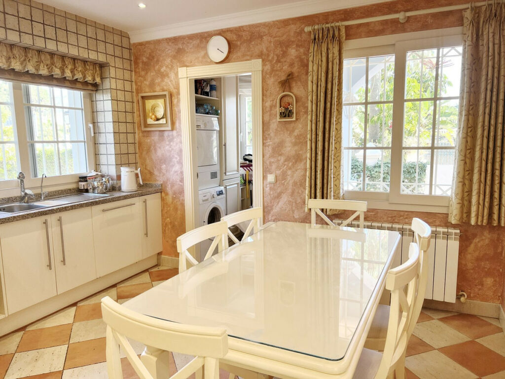 Detached Villa Puerto Banús Málaga - image 6