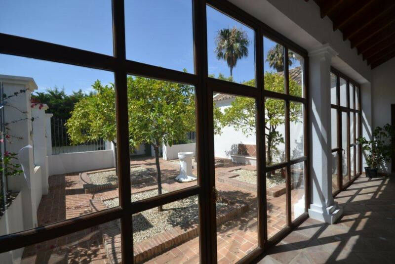 Detached Villa Guadalmina Baja Málaga - image 6