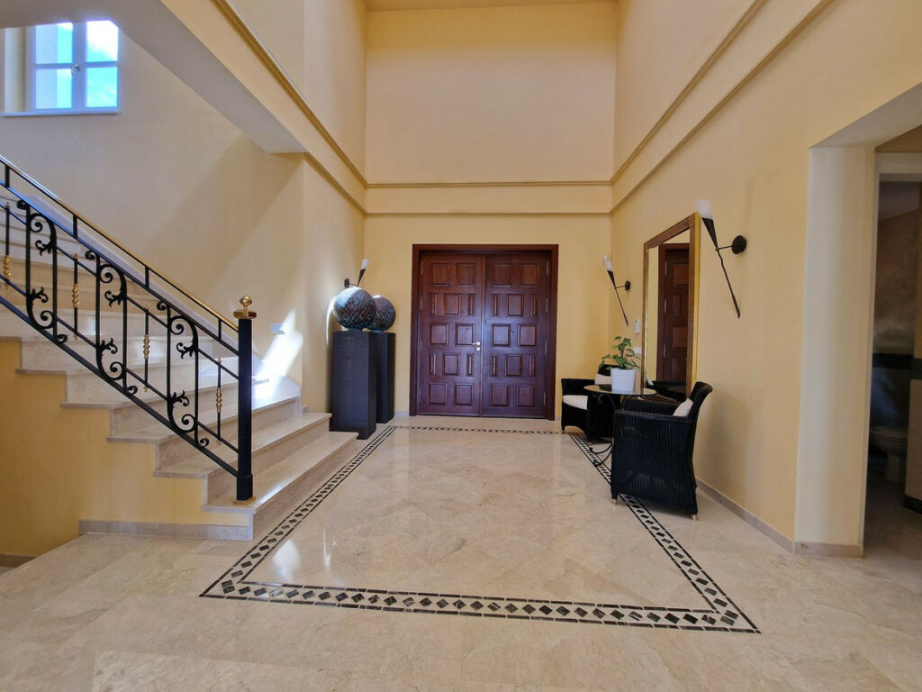 Detached Villa Calahonda Málaga - image 6