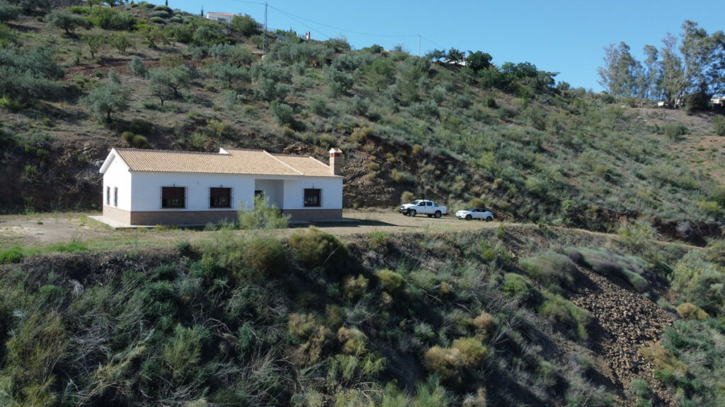 Detached Villa Colmenar Málaga - image 6