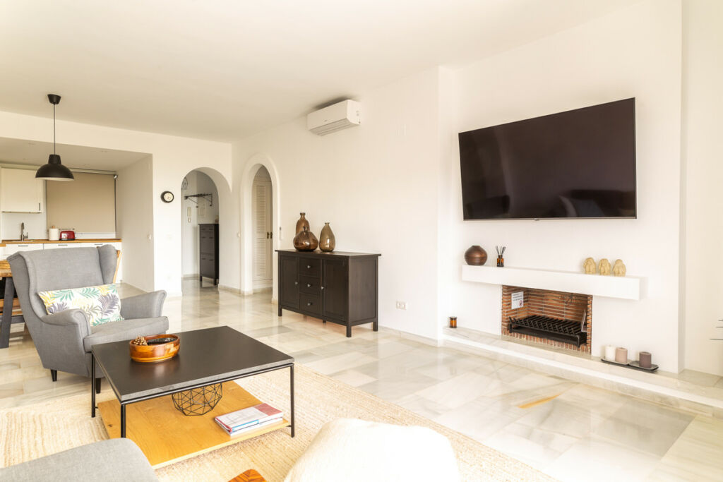 Middle Floor Apartment Cabopino Málaga - image 6