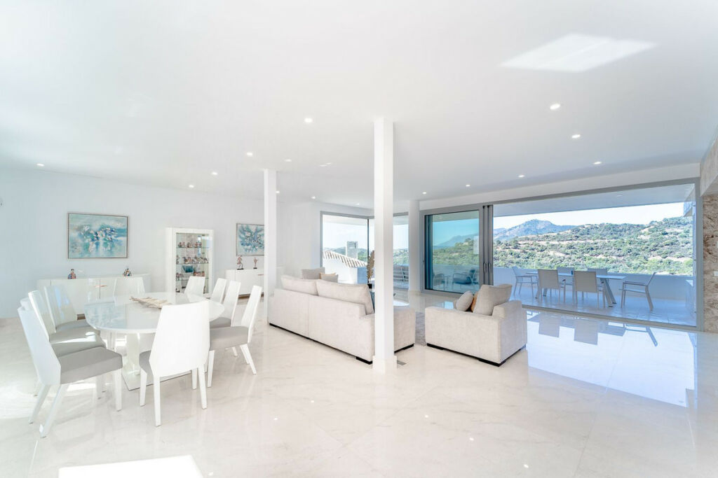 Detached Villa Los Arqueros Málaga - image 6