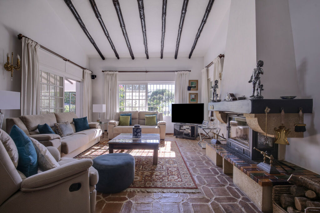 Detached Villa Guadalmina Alta Málaga - image 2