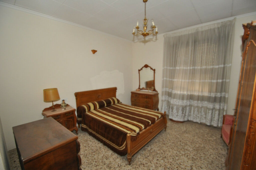 Townhouse Petrer Alicante - image 7