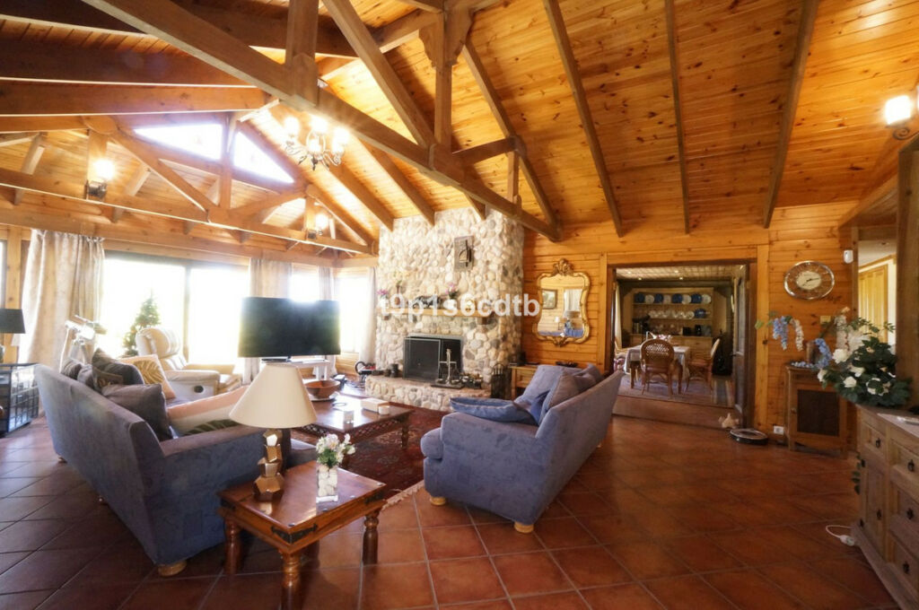 Detached Villa Monda Málaga - image 7