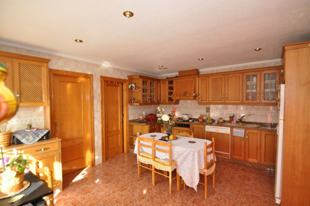Townhouse Pinoso Alicante - image 7