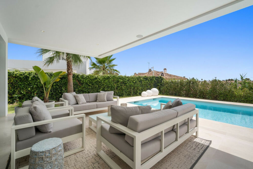 Detached Villa El Paraiso Málaga - image 7