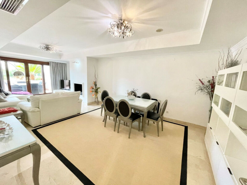 Ground Floor Apartment The Golden Mile Málaga - image 11