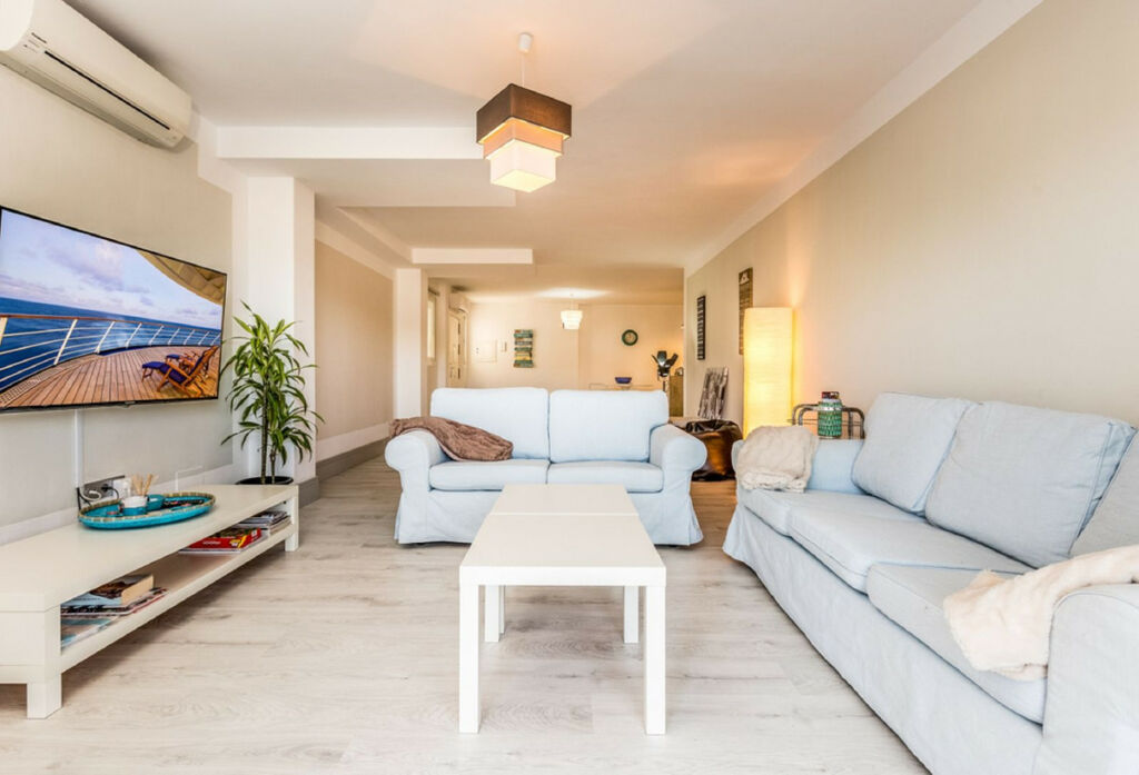Middle Floor Apartment Nueva Andalucía Málaga - image 4