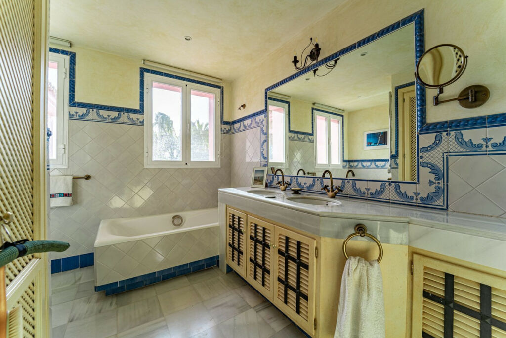 Detached Villa Benahavís Málaga - image 70