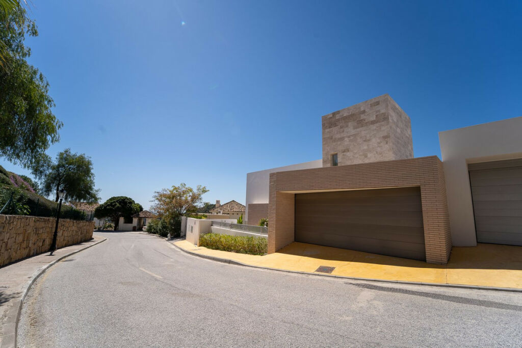 Detached Villa Los Arqueros Málaga - image 79