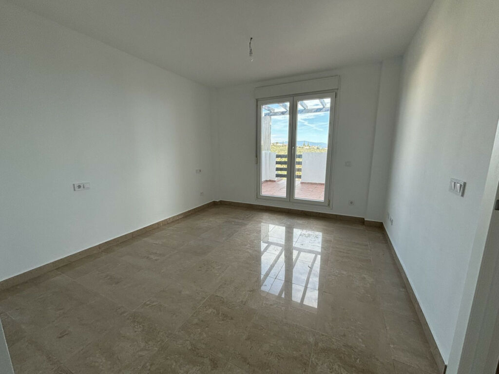 Penthouse Duplex La Duquesa Málaga - image 8