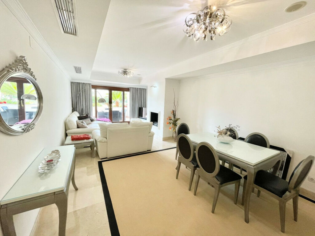 Ground Floor Apartment The Golden Mile Málaga - image 12