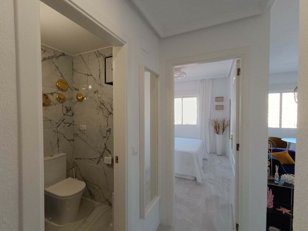 Middle Floor Apartment Aguas Nuevas Alicante - image 8