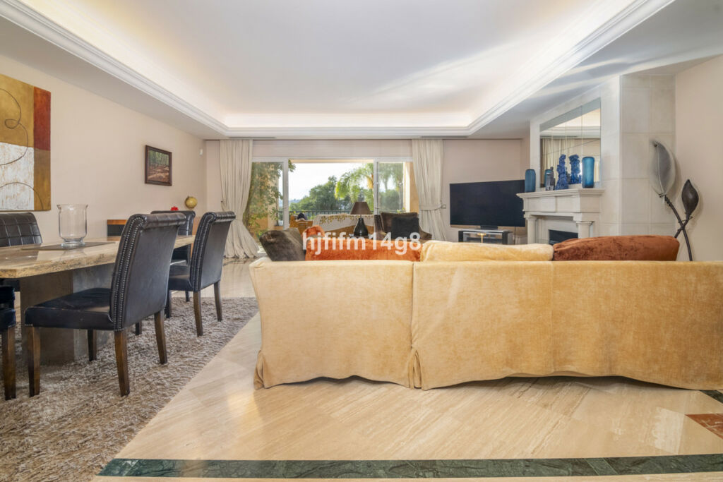 Middle Floor Apartment The Golden Mile Málaga - image 8