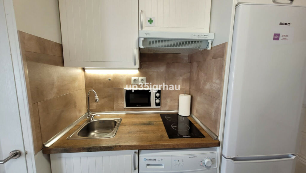 Middle Floor Studio Estepona Málaga - image 14
