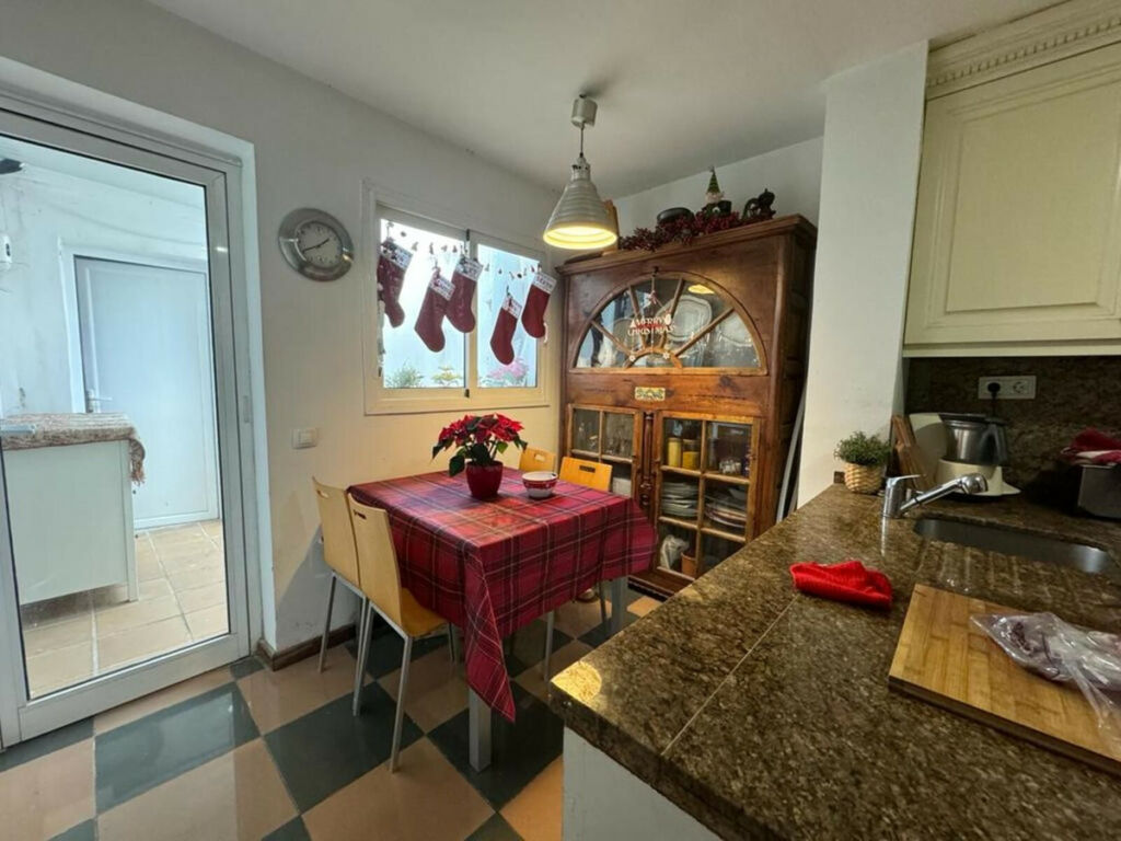 Townhouse Nueva Andalucía Málaga - image 8