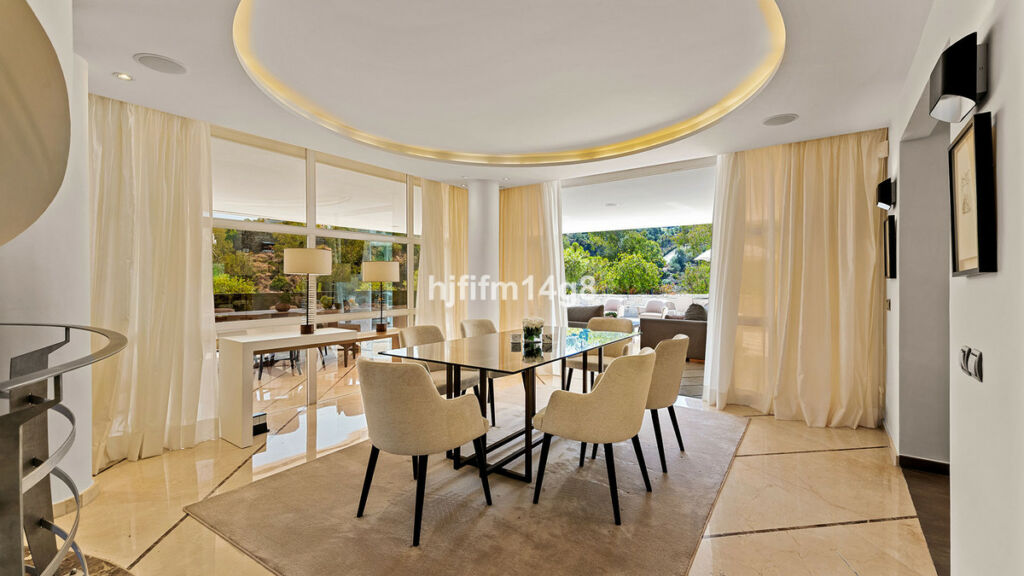 Detached Villa La Quinta Málaga - image 8