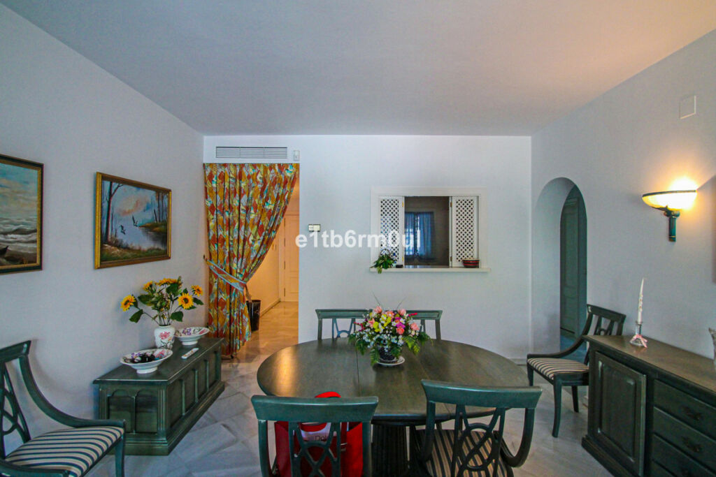 Ground Floor Apartment The Golden Mile Málaga - image 8