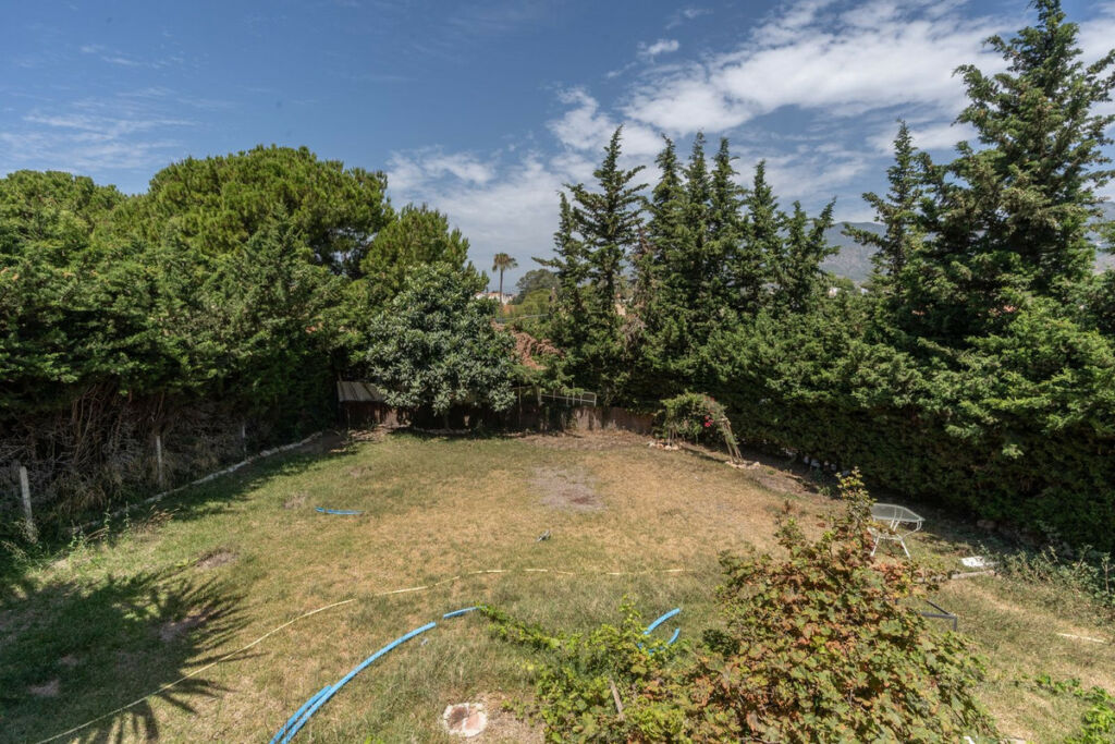 Detached Villa Río Real Málaga - image 8