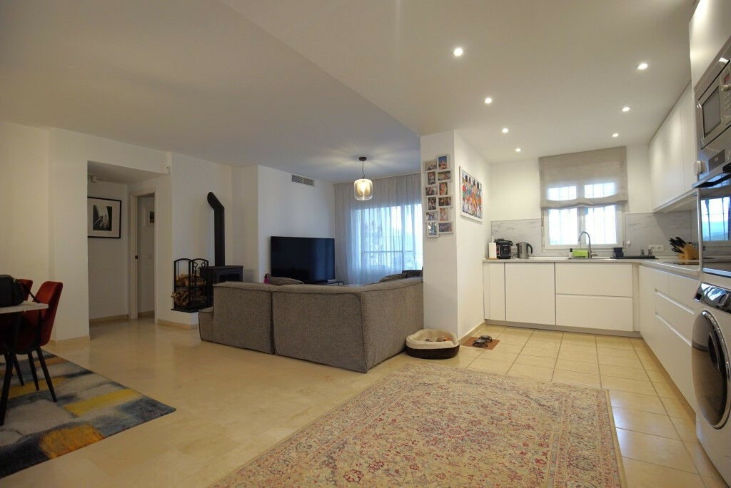 Middle Floor Apartment Estepona Málaga - image 8