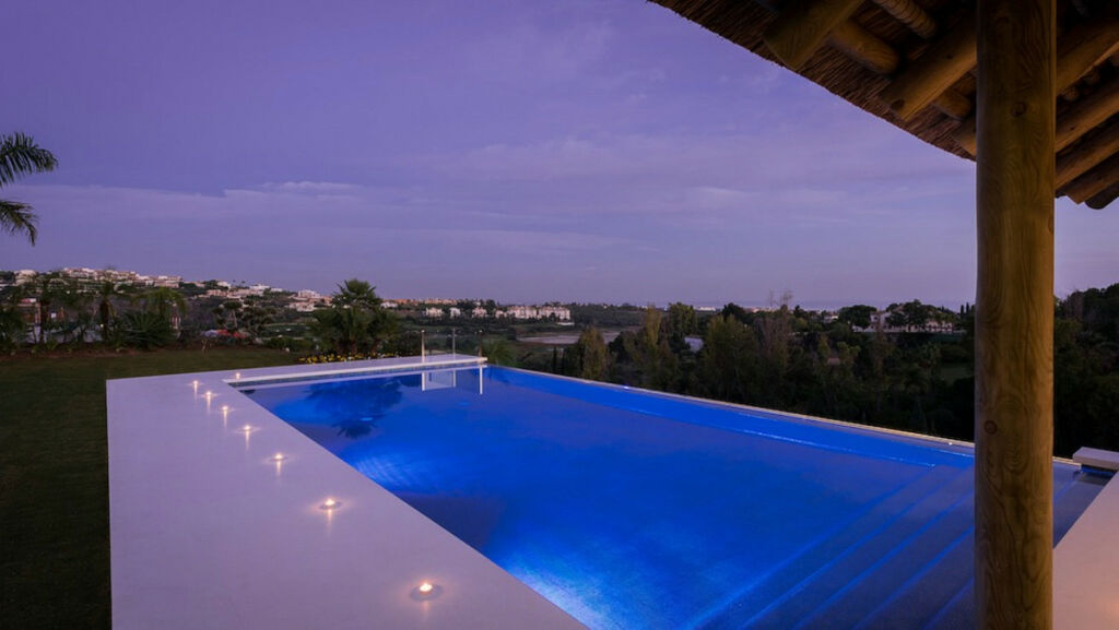 Detached Villa Los Flamingos Málaga - image 8