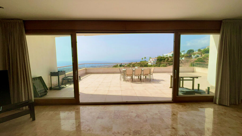 Penthouse Altos de los Monteros Málaga - image 8