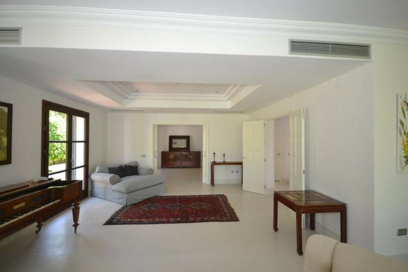 Detached Villa Guadalmina Baja Málaga - image 8