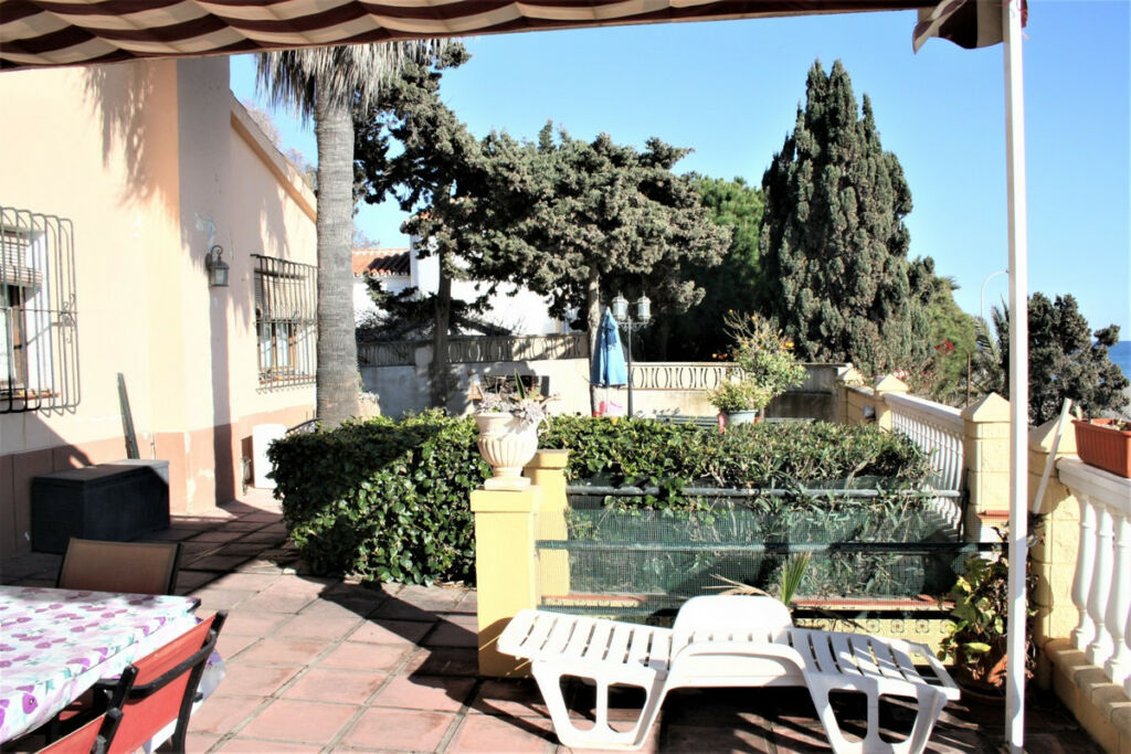 Detached Villa Benajarafe Málaga - image 7