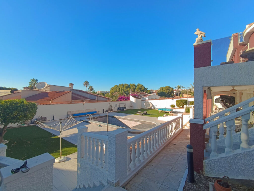 Detached Villa Ciudad Quesada Alicante - image 8
