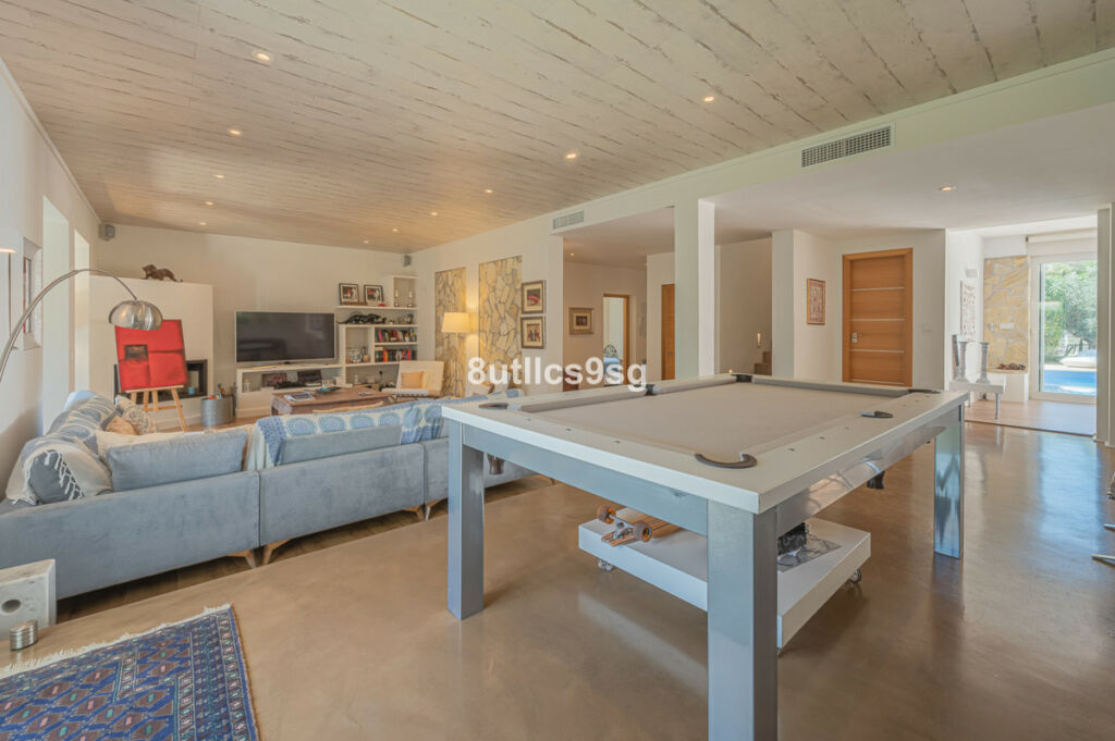 Detached Villa Nueva Andalucía Málaga - image 9