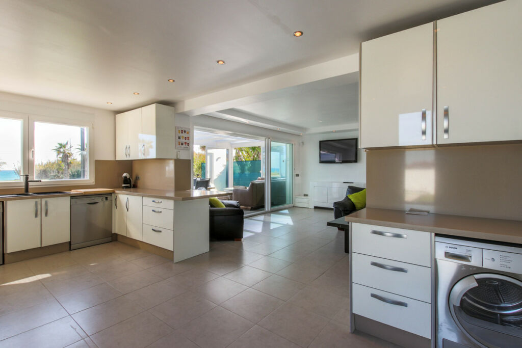 Detached Villa New Golden Mile Málaga - image 9