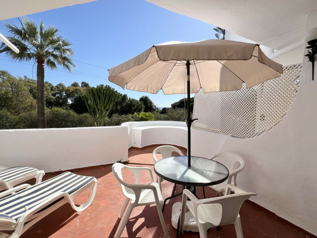 Middle Floor Apartment Calahonda Málaga - image 9