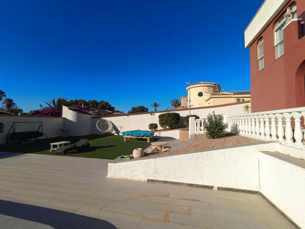 Detached Villa Ciudad Quesada Alicante - image 9