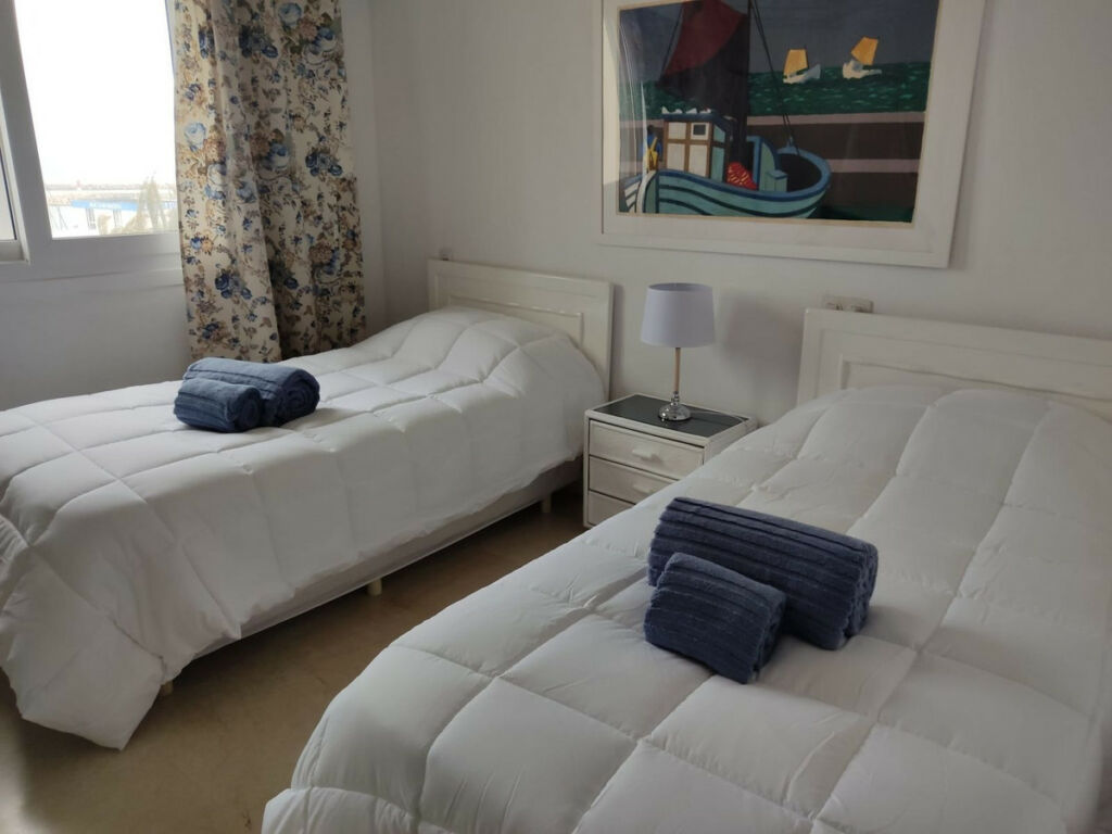 Middle Floor Apartment Estepona Málaga - image 9